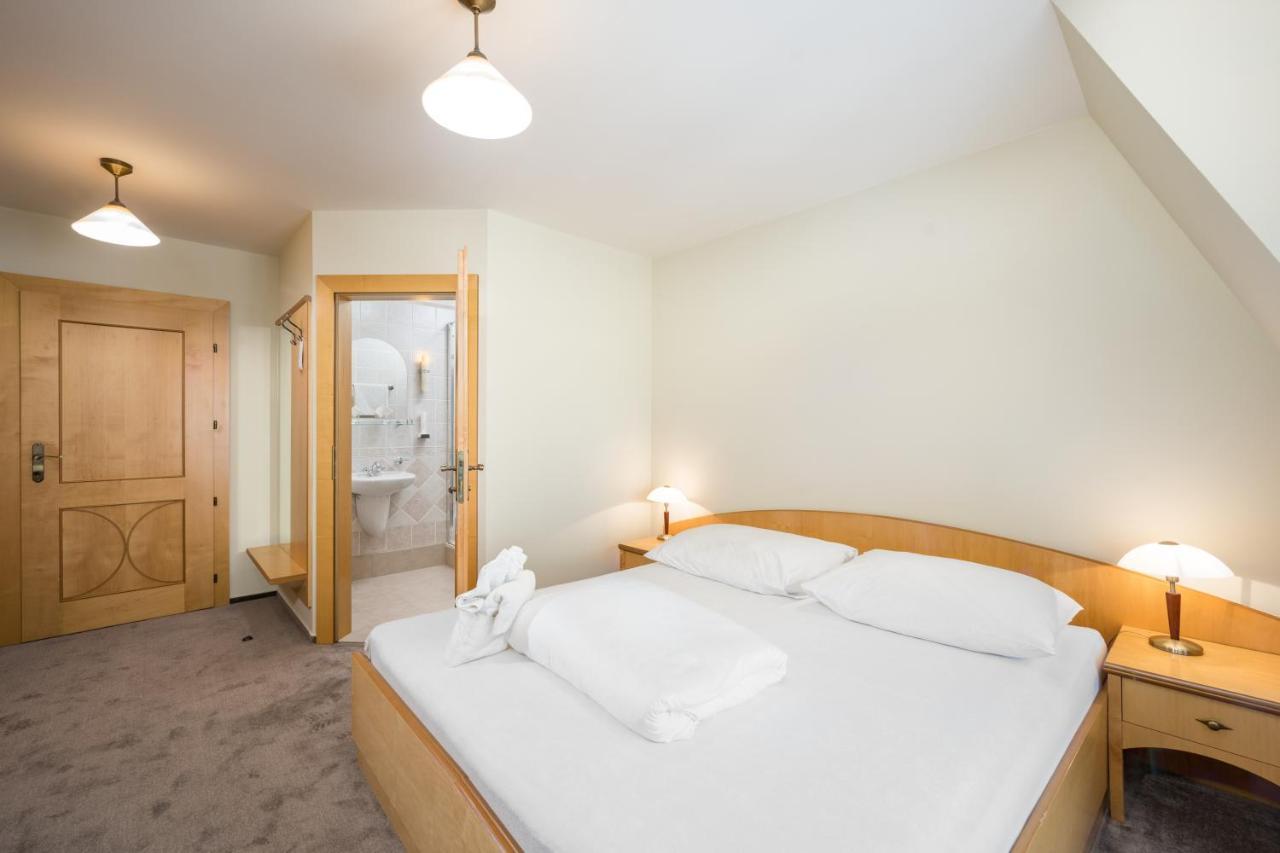 Hotel Zlaty Lev Jablonec nad Nisou Ngoại thất bức ảnh