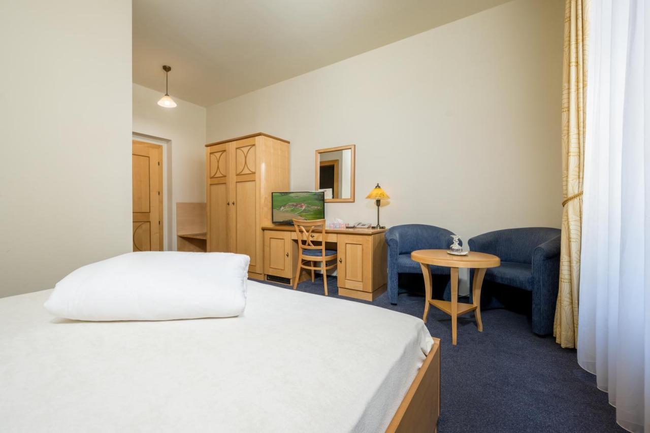 Hotel Zlaty Lev Jablonec nad Nisou Ngoại thất bức ảnh