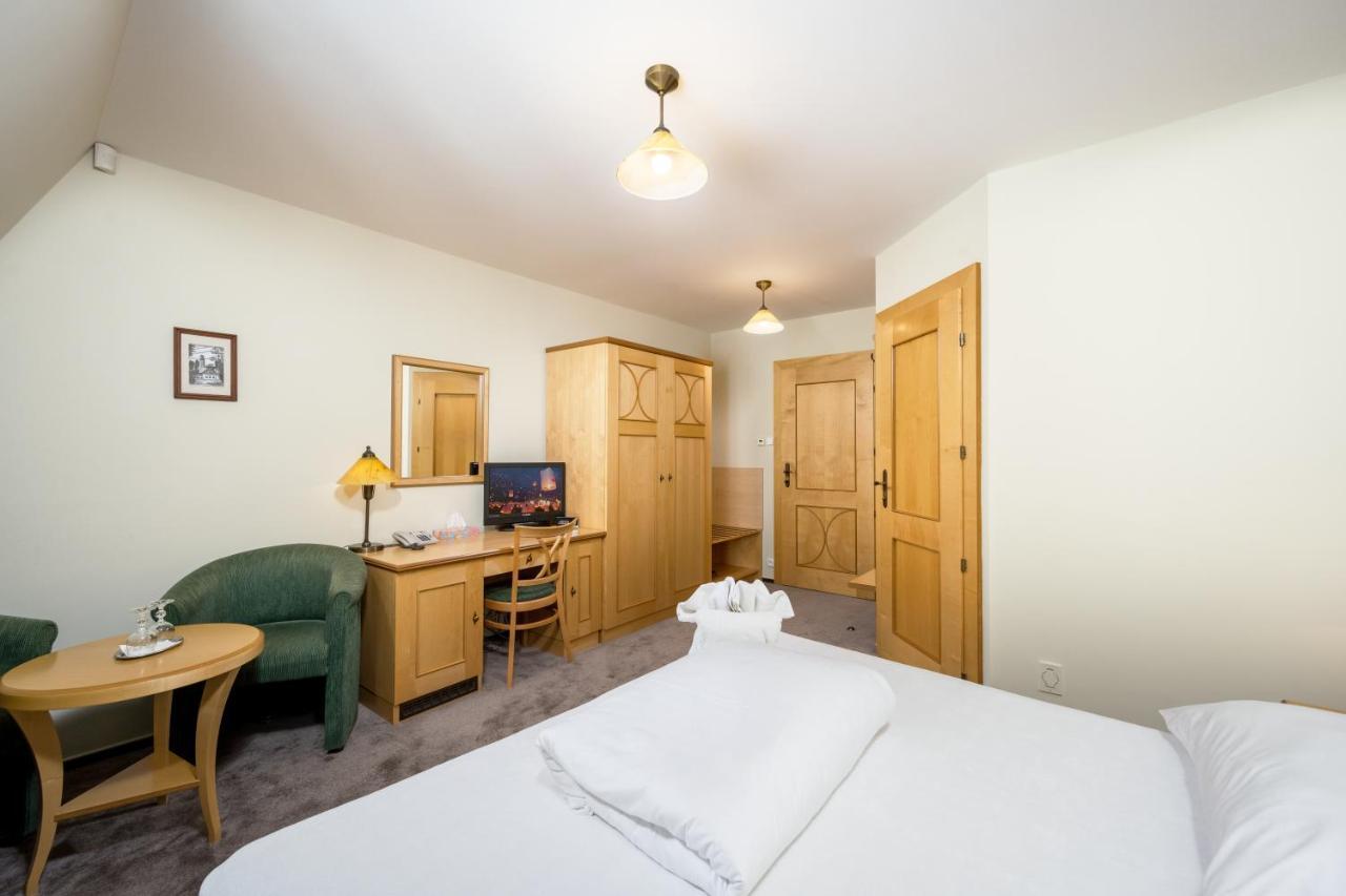 Hotel Zlaty Lev Jablonec nad Nisou Ngoại thất bức ảnh
